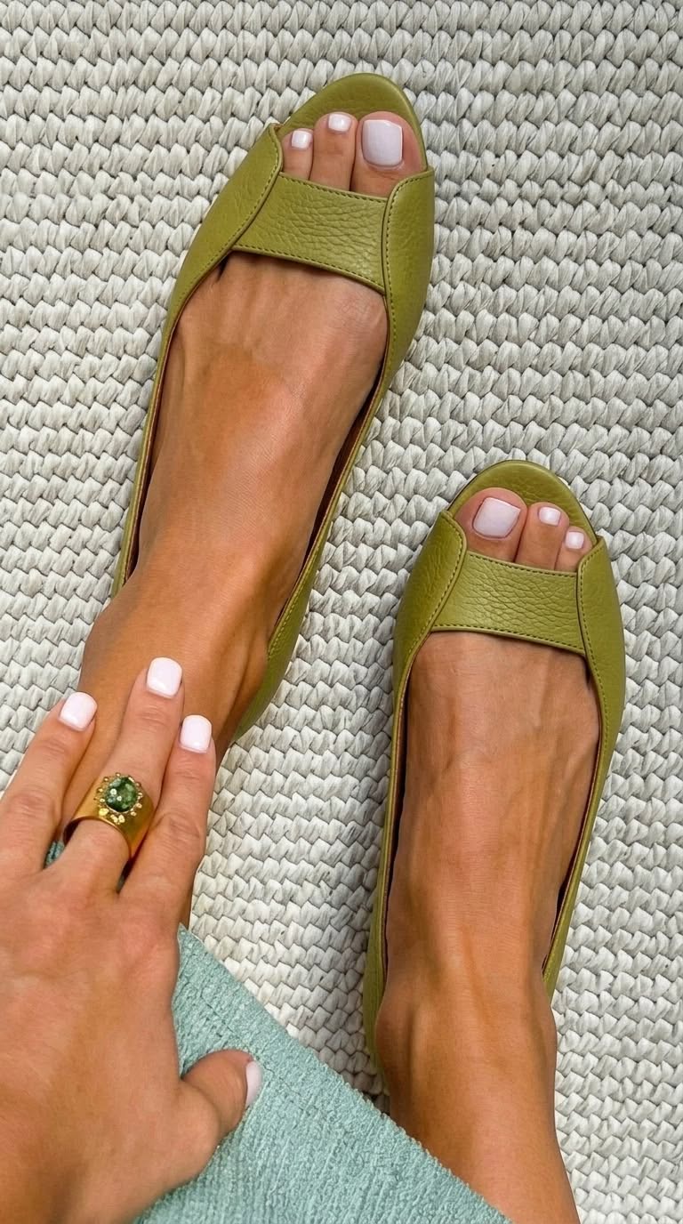 Adelina Sandalias Doradas Comfort Chic