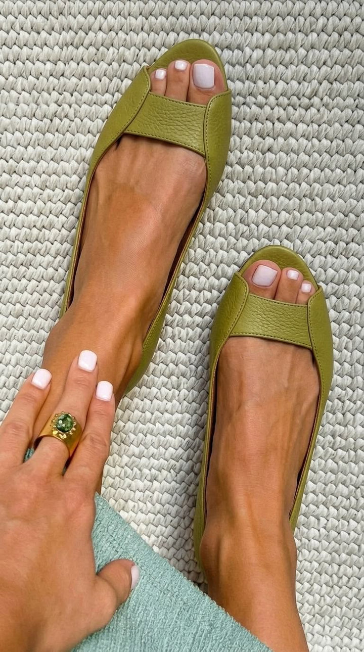 Adelina Sandalias Doradas Comfort Chic