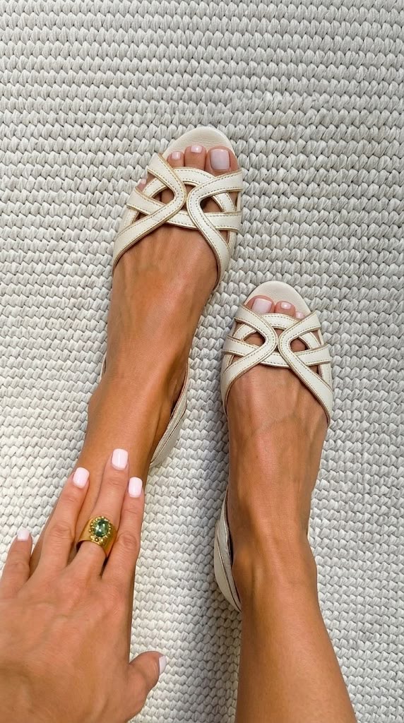 Camilla Sandalias Planas Color Crema Comfort