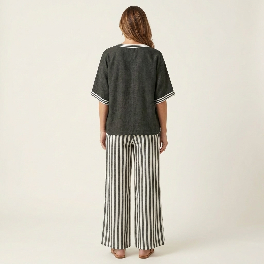 Juliana | Top de Varsity con Escote en V y Conjunto de Pantalones Anchos a Rayas